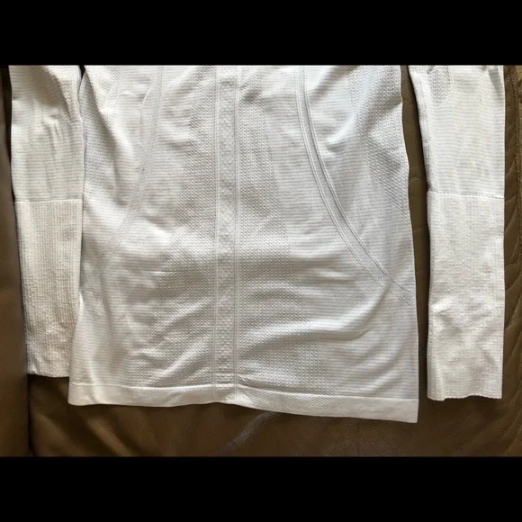 Lululemon, Women’s 6, Swiftly Tech Long Sleeve Crew, GUC - Picture 15 of 16
